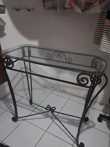 Vendo lindo console de ferro 