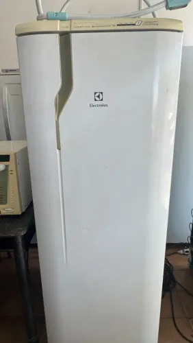 Geladeira Electrolux Frost Free Branca - Conservadíssima / Estado de Nova conservada 220v