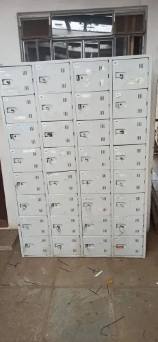 Armário roupeiro de aço 