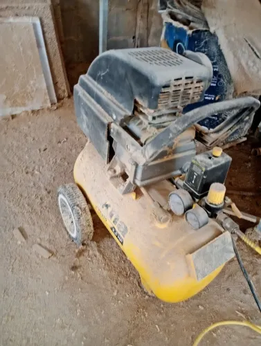 Compressor 25 litros 27 volta + muito mercadoria