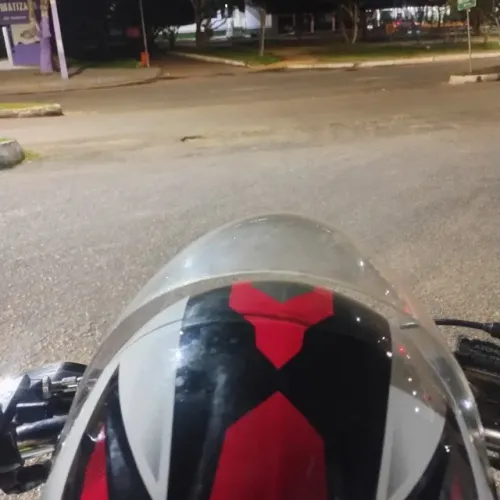 ALGUÉM QUE QUEIRA ME VENDER UMA MOTO PRA PAGAR 50 REAIS POR DIA . CONTATO *