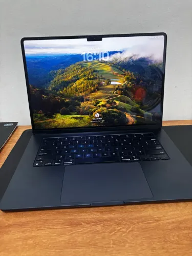 MacBook M2 8gb de Ram 256 de Armazenamento mais carregador 