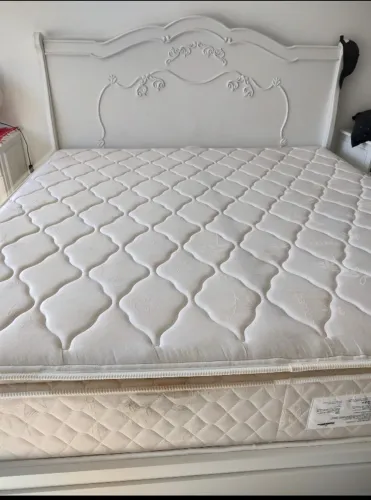 Cama casal king branca estilo provençal Kleiner Pago 8.700,00