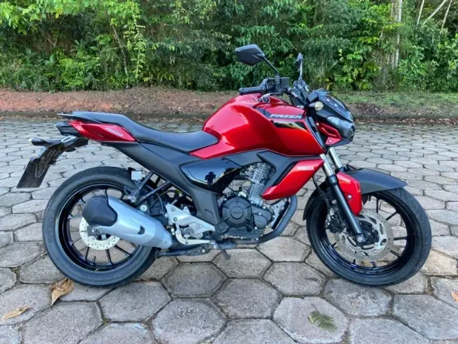 ? Yamaha FZ15 2024 - Excelente Estado!