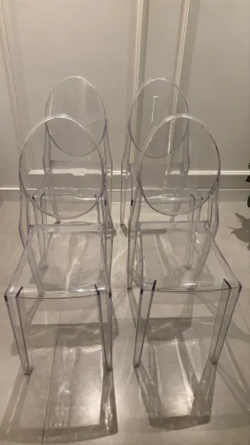BAIXOU! Cadeira Ghost transparente