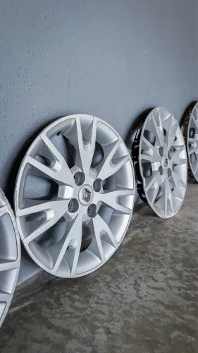CALOTAS ORIGINAIS PARA LOGAN 2021 (Aro 15)