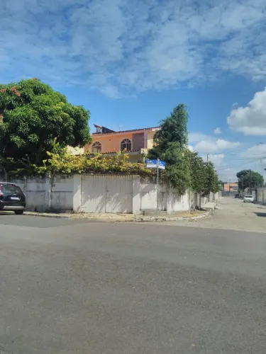 Vendo Casa no Conj. Inácio Barbosa c/ ótima localização de esquina