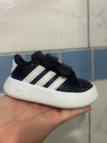 Tênis adidas baby