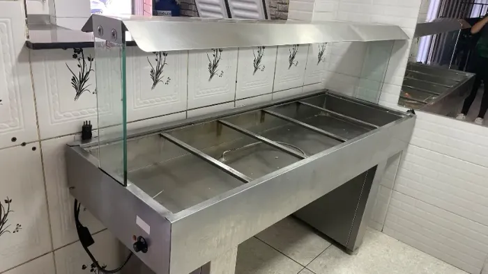 BUFFET QUENTE E FRIO.