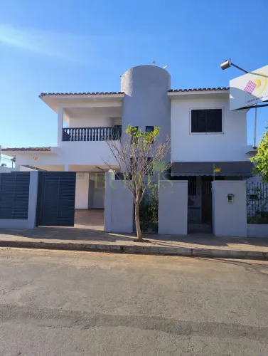Sobrado para alugar em Rio Verde, Vila Santo Antônio, com 4 quartos, com 360 m²