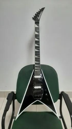 Guitarra Jackson King V JS32