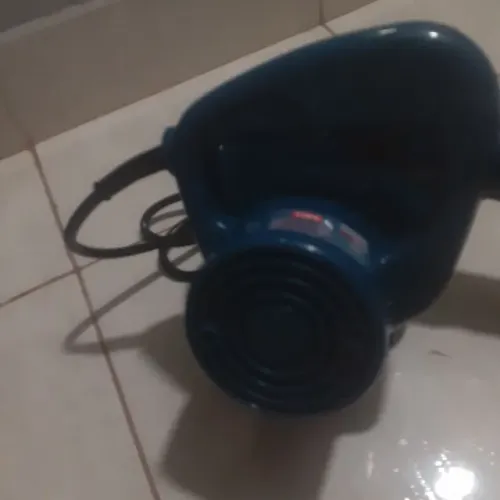 Soprador folh 600 vatts potente movo cauixa com..manual 110 volts.nunca foi usado