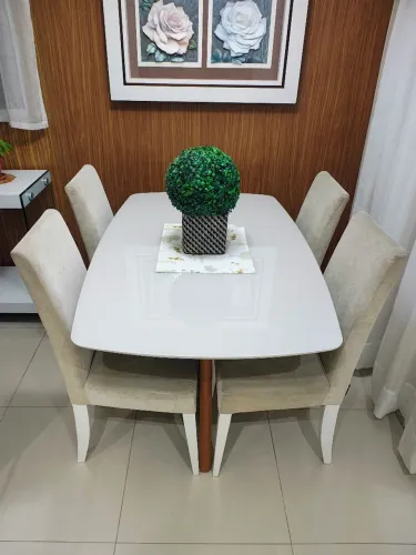 Mesa e 4 cadeiras (Lar Shopping)