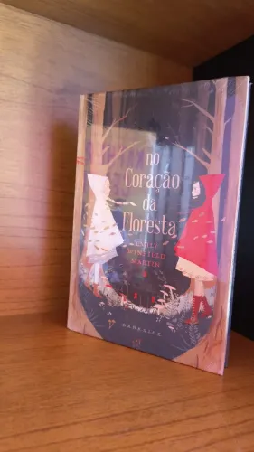 No Coração da Floresta (Novo) - Editora Darkside Books