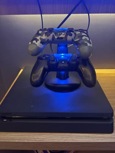 PS play station 4