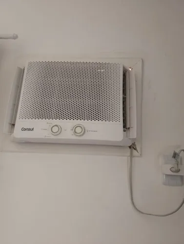 Vendo ar condicionados de 10.000 btus. Muito novo!