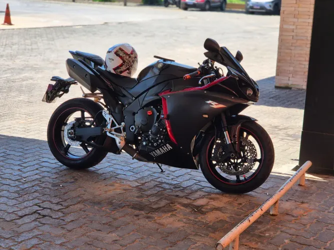 Yamaha r1 impecável