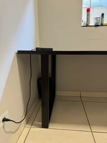 Mesa grande MDF e Metal
