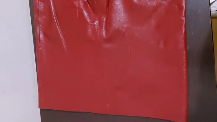 Linda e barata Saia de couro vermelha