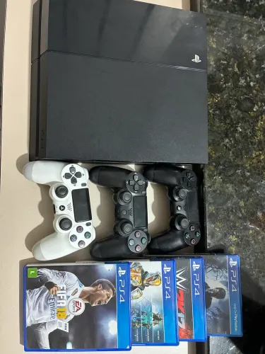 PS4 FAT+3 controles+4 jogos