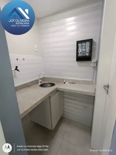 Sala Comercial Reformada no Centro de Macaé  Rua Prefeito Moreira Neto, 33