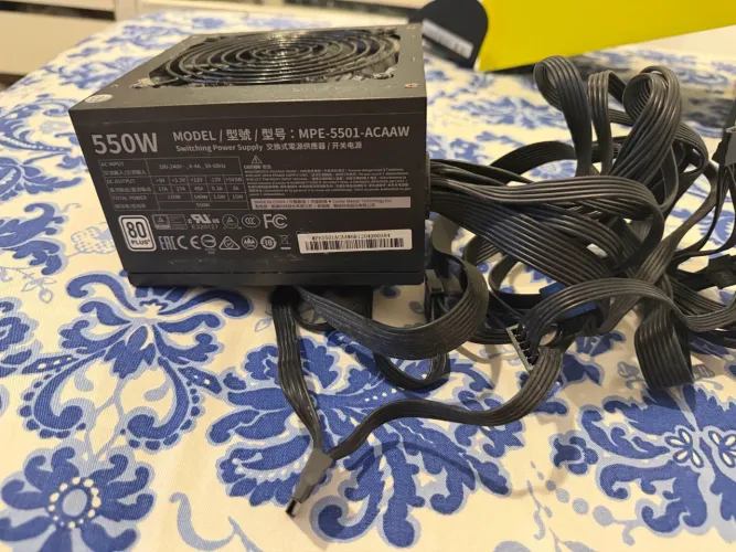 Fonte 550W Cooler Master Seminova