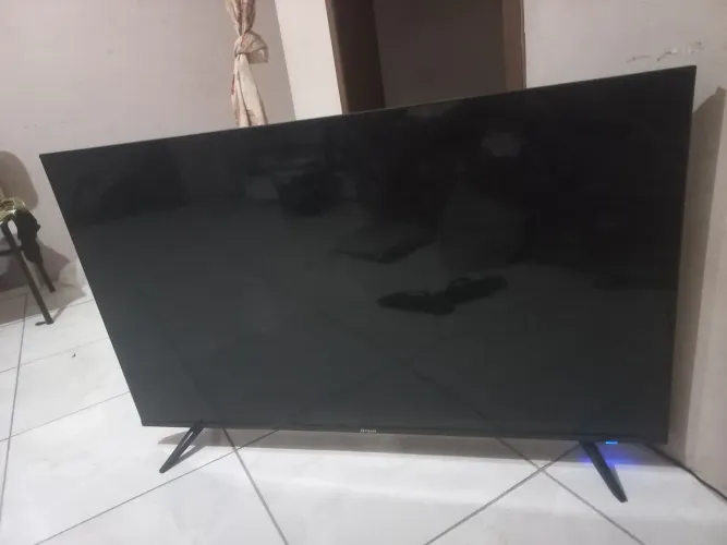 Televisão nova 1 mês de comprada 2 anos de garantia nota fiscal toda completa ainda dois s