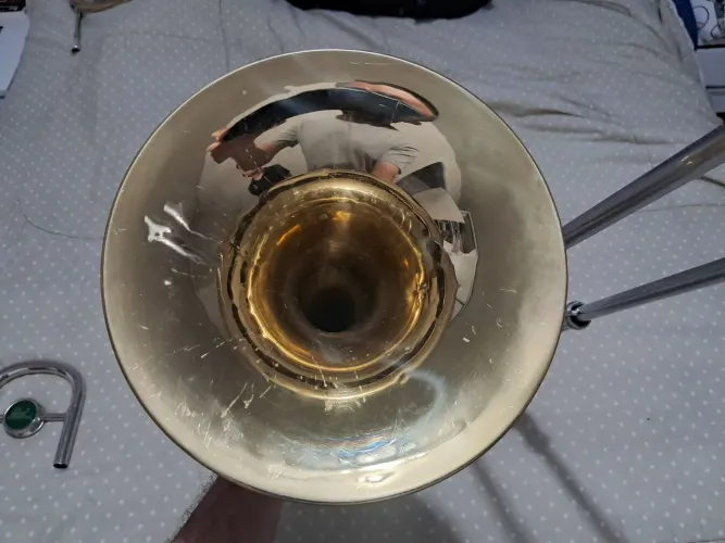 Trombone de Vara Weril G670 completo com bocal e case rígido.