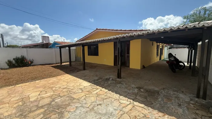 Casa ampla alugar no Conjunto Ponta Negra - Excelente localização.