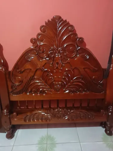 CAMA CASAL MOGNO TODA TRABALHADA RÚSTICO RECÉM LAQUEADA
