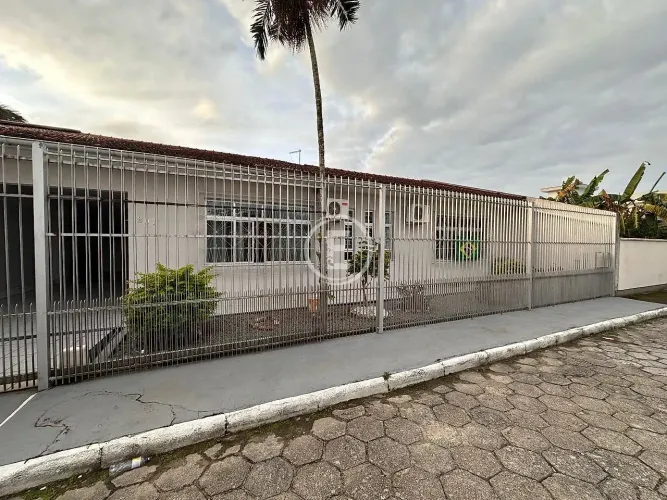 Casa 3 Quartos com 1 Suíte - Centro