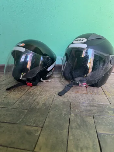 Dois capacetes em ótimo estado helt new city - Pro Tork New Liberty 3