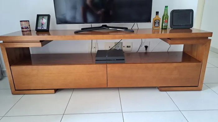 Rack para TV madeira maciça 180cm x 40cm