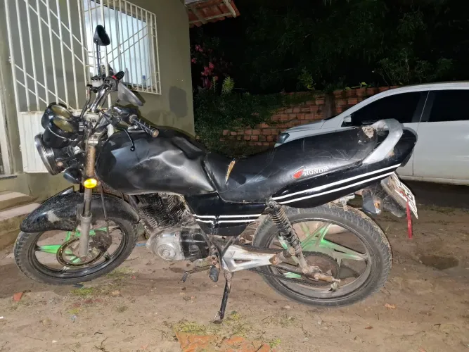 Vendo suzuki yes 125 rodando, com documento 