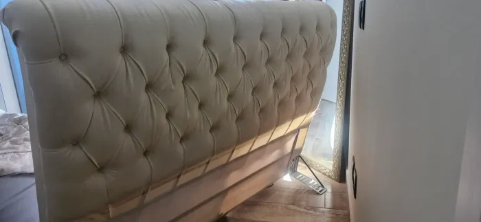 Cabeceira Cama Queen em Corino Branco