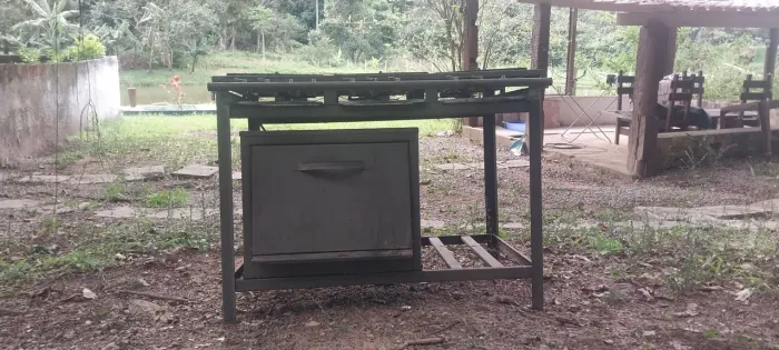 Vendo fogão industrial 6 bocas com forno 