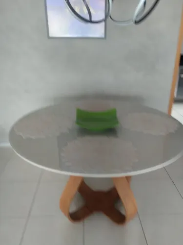 Mesa e cadeiras