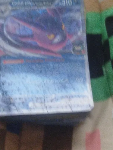 Muitas cartas e algumas raras de Pokémon