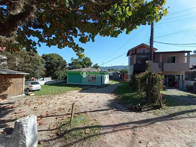 Terreno à venda na Barra da Lagoa com 800m², próximo à Lagoa da Conceição
