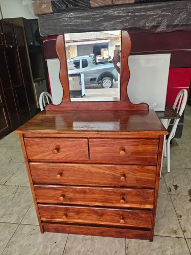Cômoda usada de macacauba