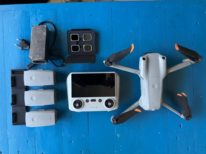 Drone DJI Air 2S Combo com Tela e 4 Baterias