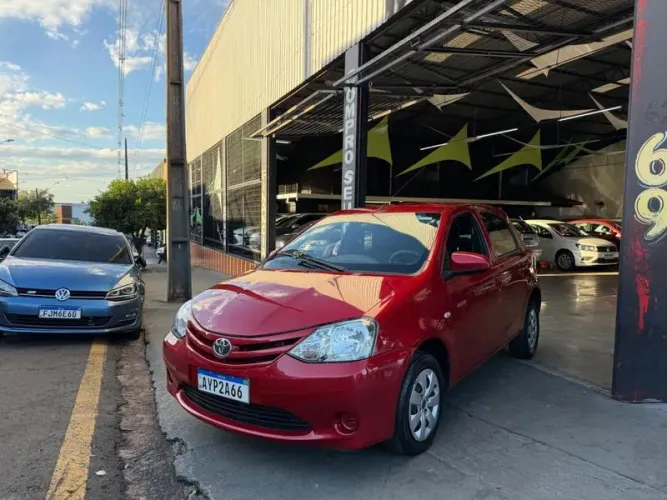 Toyota Etios X 1.3 Flex 16V 5P Mec. 2014
