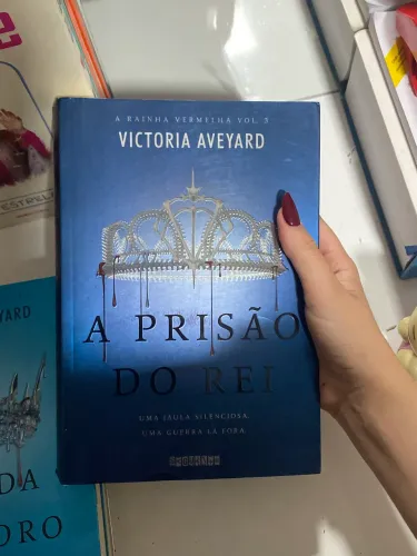Livro A Prisão Do Rei - Victoria Aveyard | Ótimo estado