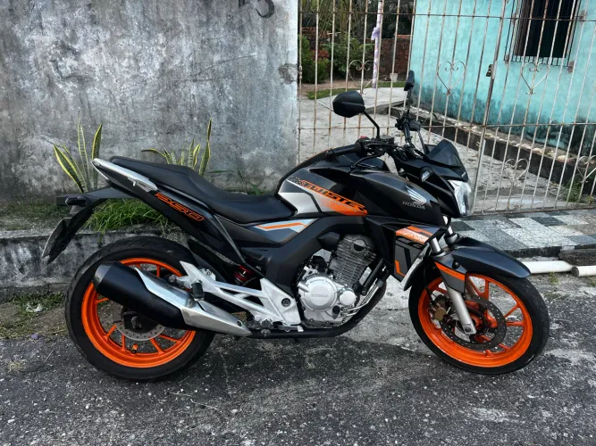 Vende-se uma cb twistter ano 2021
