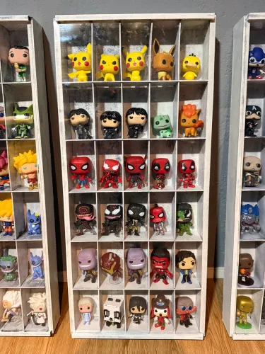 EXPOSITOR COM 30 FUNKOS - RÉPLICAS