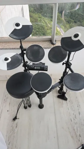 Bateria Roland TD-4kp pouco usada