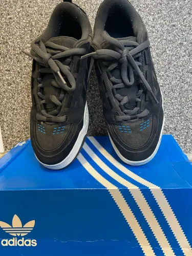 Tênis Adidas 2000 (USADO APENAS 1 VEZ/ NEGOCIÁVEL)