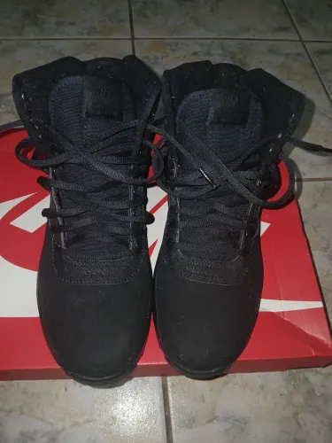 Bota / Tênis Nike Manoa Dome