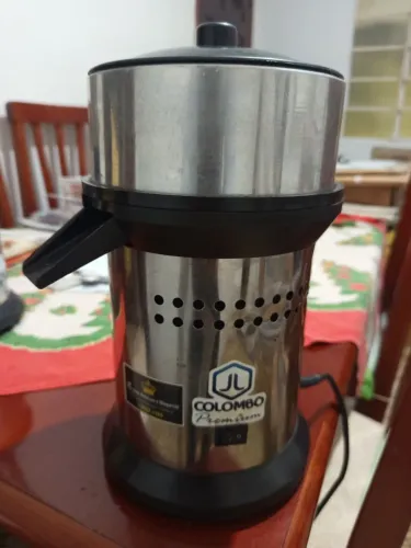Espremedor de frutas bivolt inox
