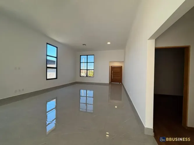 Casa em condomínio em Vargem Grande Paulista, 3 suítes a 7 km do centro de Vargem Grande P